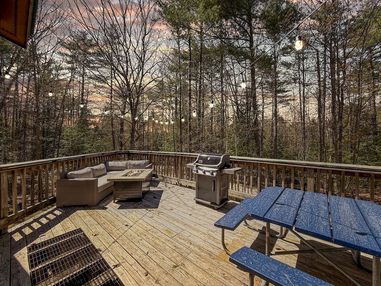 Peaceful Four Bedroom Cabin Retreat in North Conway New Hampshire Near Cranmore Mountain