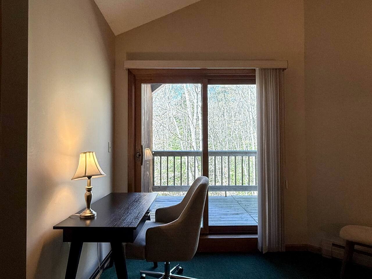 Peaceful Four Bedroom Cabin Retreat in North Conway New Hampshire Near Cranmore Mountain