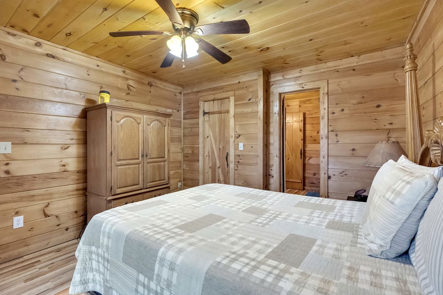 Rustic Smoky Mountain Cabin with Firepit & Game Room near Lake Douglas, Sevierville TN