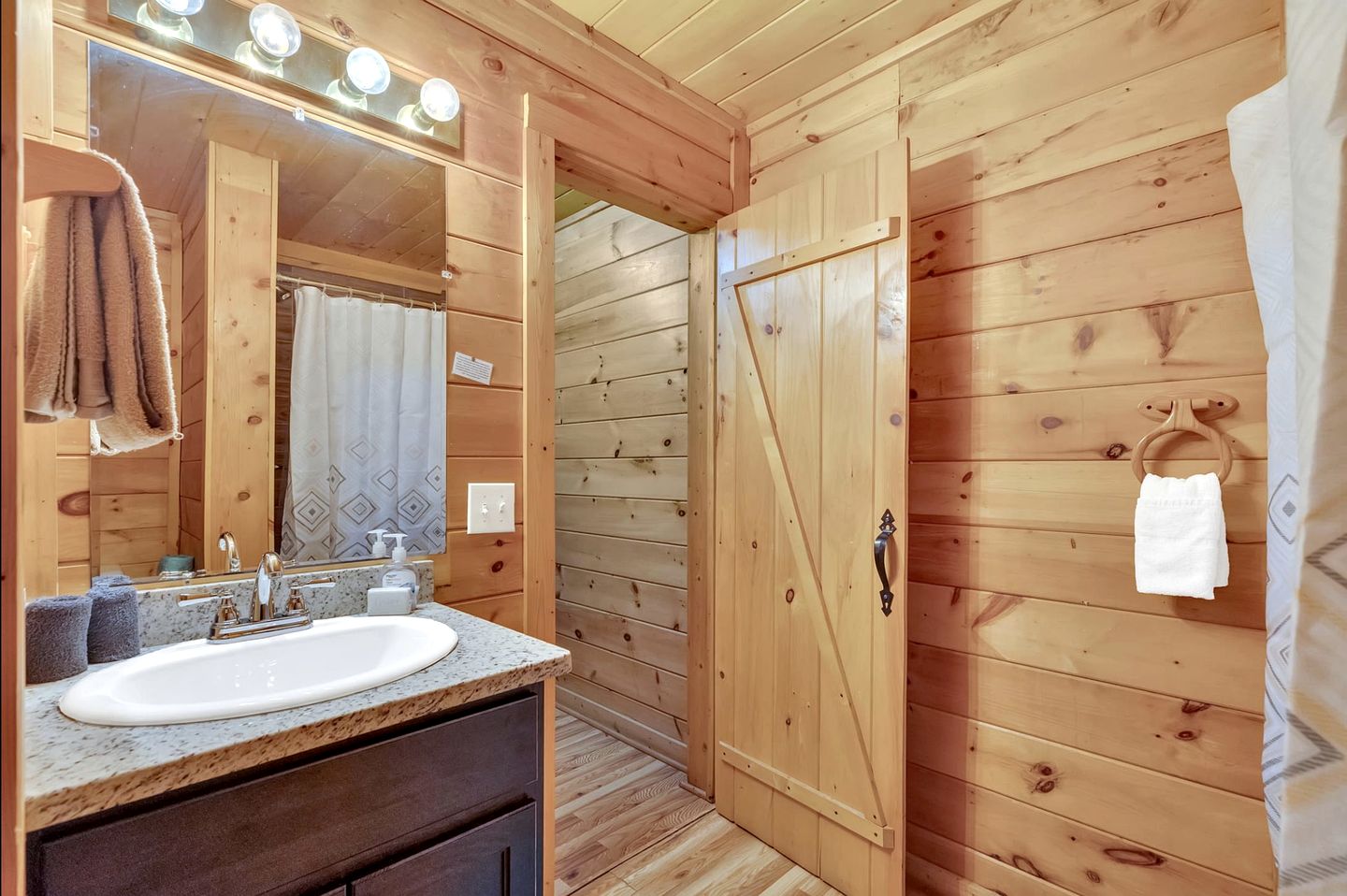 Rustic Smoky Mountain Cabin with Firepit & Game Room near Lake Douglas, Sevierville TN