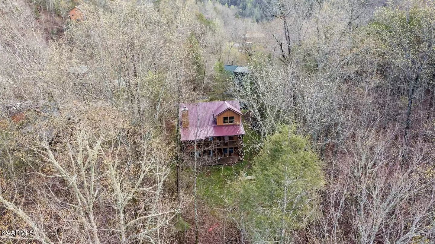 Rustic Smoky Mountain Cabin with Firepit & Game Room near Lake Douglas, Sevierville TN