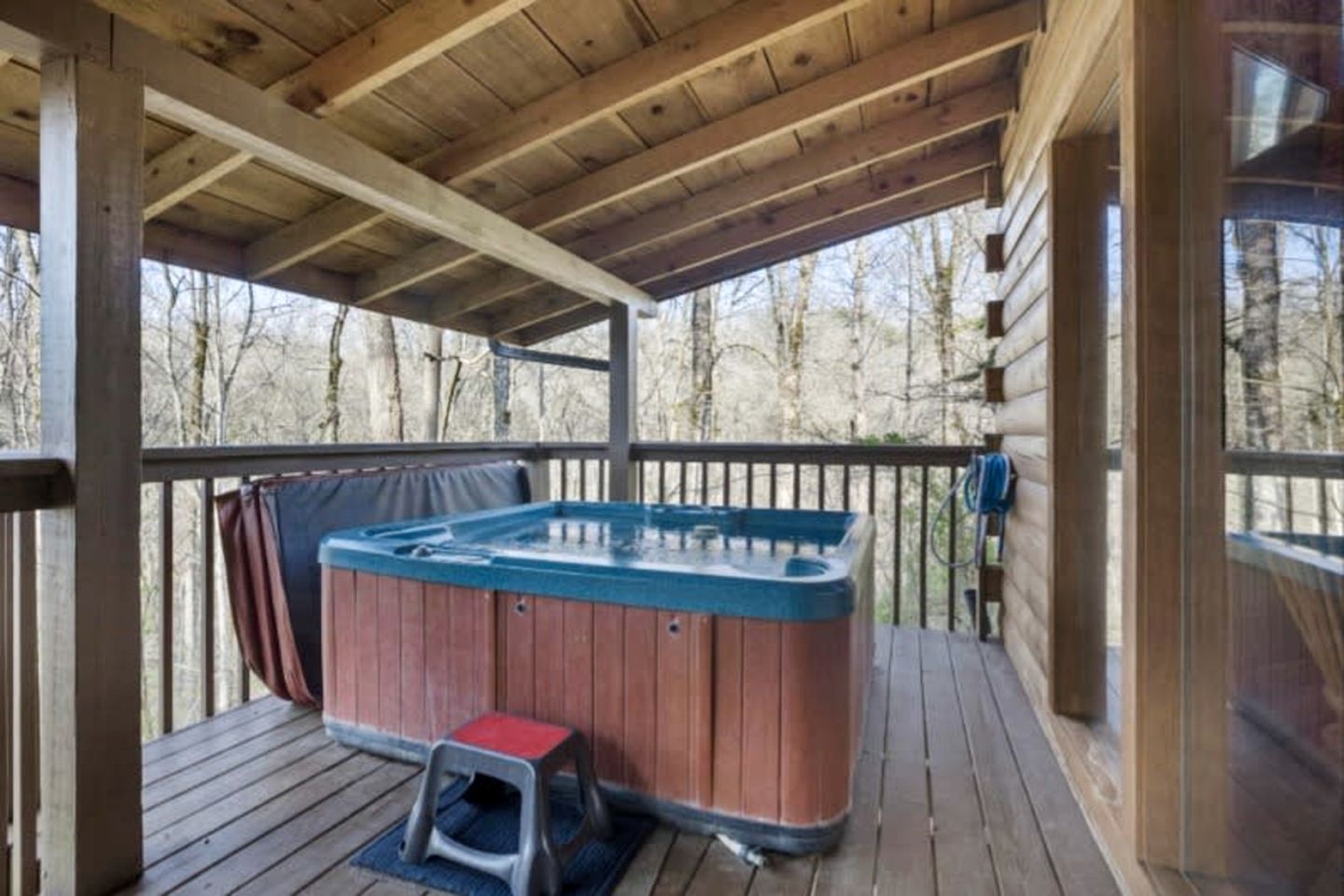 Rustic Smoky Mountain Cabin with Firepit & Game Room near Lake Douglas, Sevierville TN