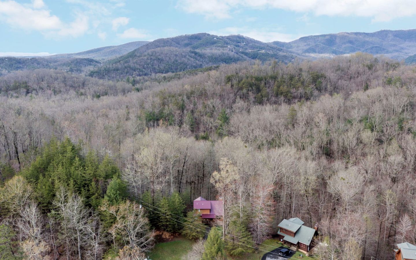 Rustic Smoky Mountain Cabin with Firepit & Game Room near Lake Douglas, Sevierville TN