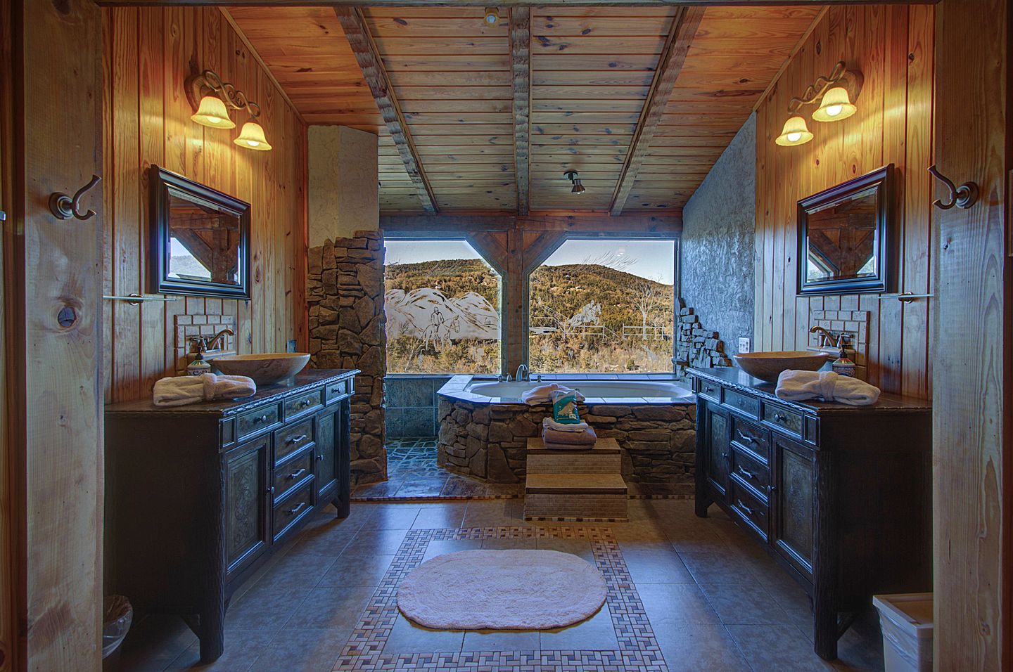 Spacious Luxury Log Cabin with Game Room & Panoramic Mountain Views near Pigeon Forge, Tennessee