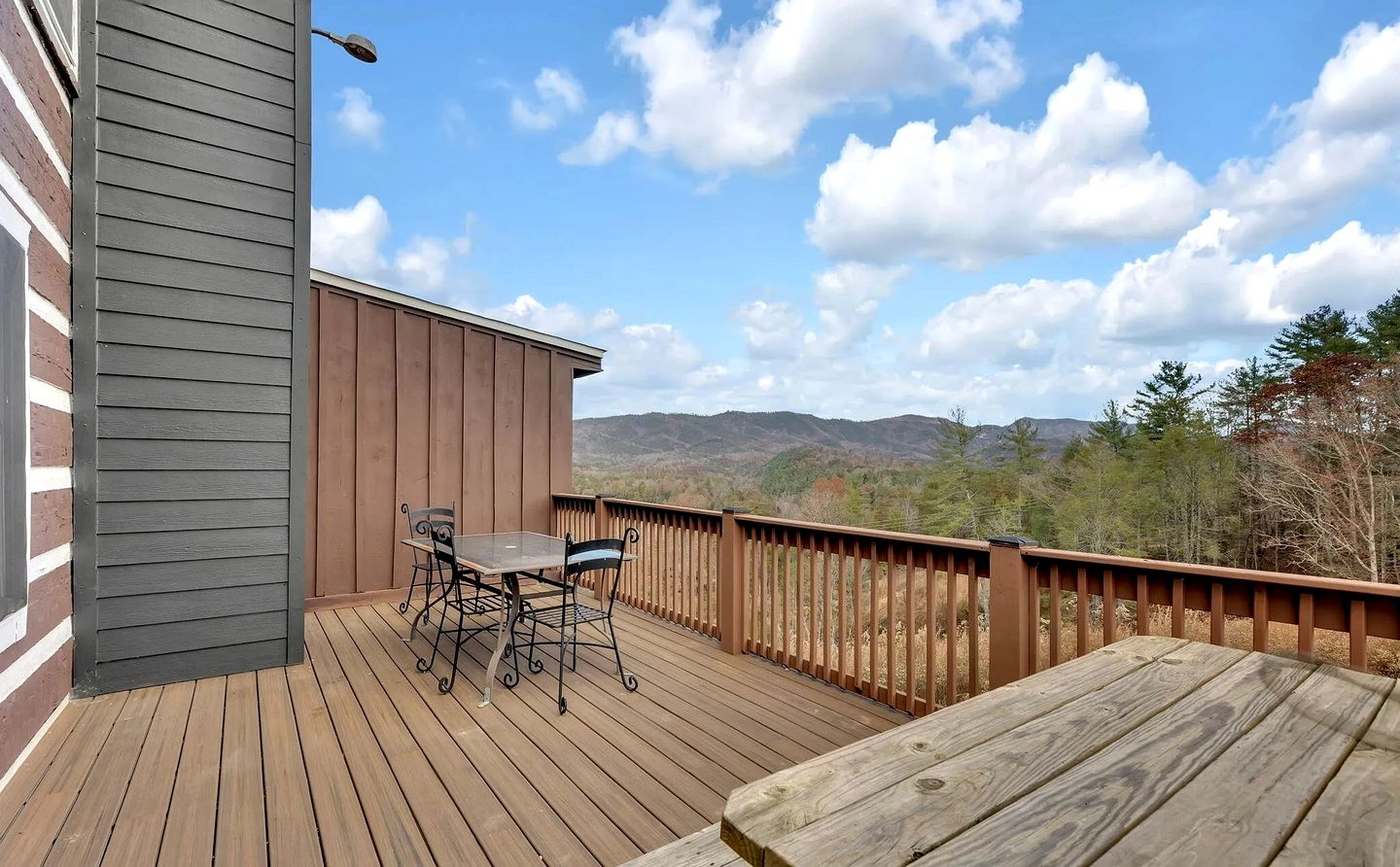 Spacious Luxury Log Cabin with Game Room & Panoramic Mountain Views near Pigeon Forge, Tennessee