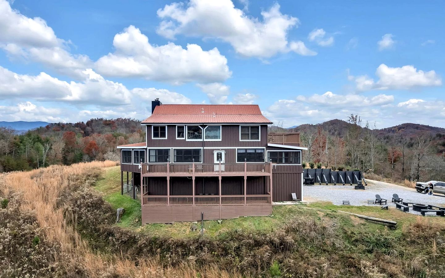 Spacious Luxury Log Cabin with Game Room & Panoramic Mountain Views near Pigeon Forge, Tennessee