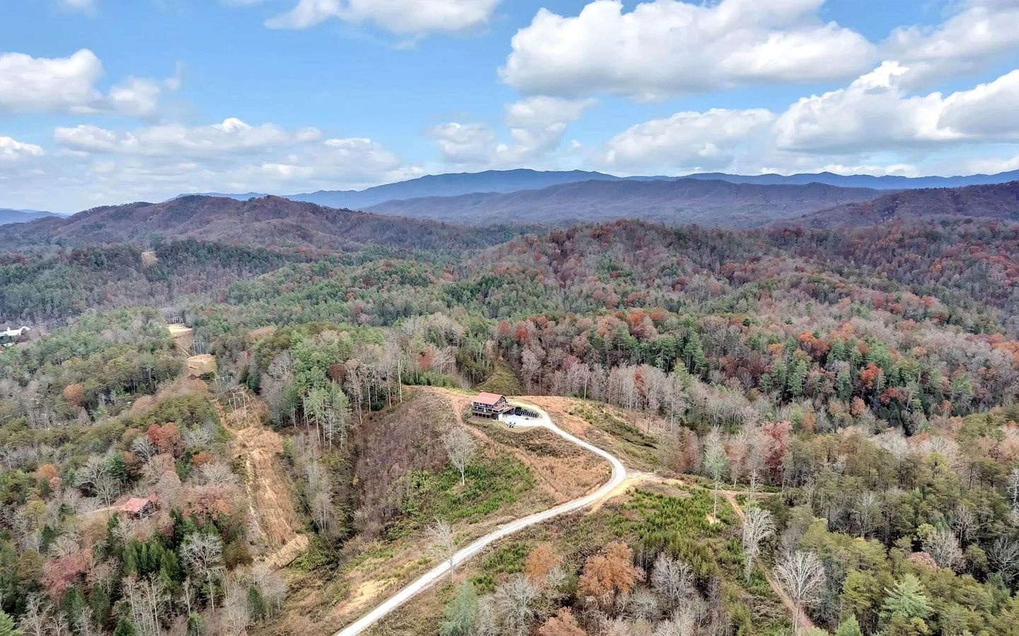 Spacious Luxury Log Cabin with Game Room & Panoramic Mountain Views near Pigeon Forge, Tennessee