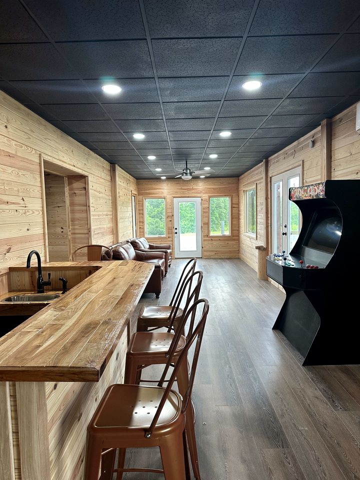 Spacious Luxury Log Cabin with Game Room & Panoramic Mountain Views near Pigeon Forge, Tennessee