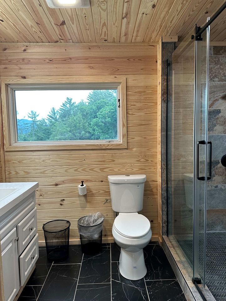 Spacious Luxury Log Cabin with Game Room & Panoramic Mountain Views near Pigeon Forge, Tennessee