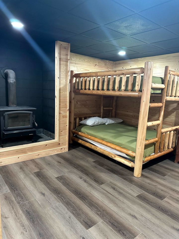 Spacious Luxury Log Cabin with Game Room & Panoramic Mountain Views near Pigeon Forge, Tennessee