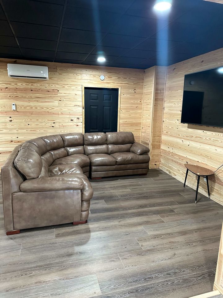 Spacious Luxury Log Cabin with Game Room & Panoramic Mountain Views near Pigeon Forge, Tennessee