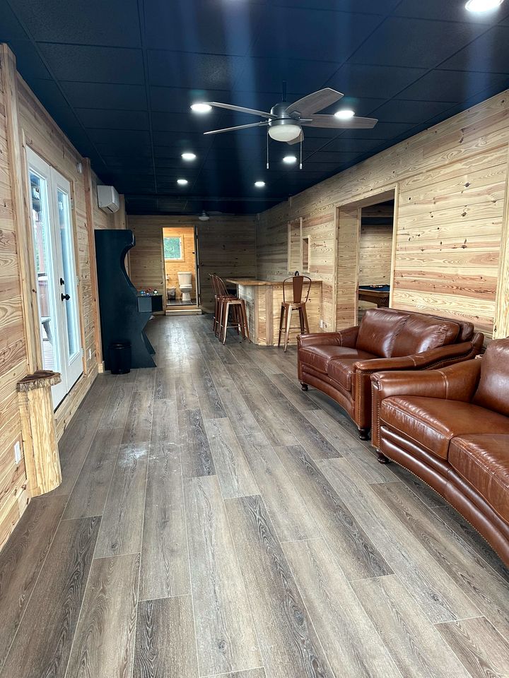 Spacious Luxury Log Cabin with Game Room & Panoramic Mountain Views near Pigeon Forge, Tennessee