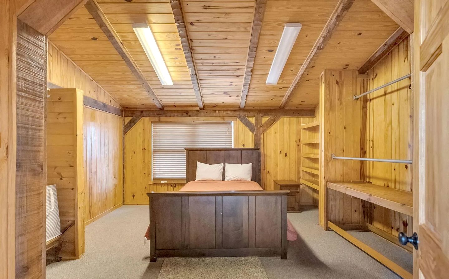 Spacious Luxury Log Cabin with Game Room & Panoramic Mountain Views near Pigeon Forge, Tennessee