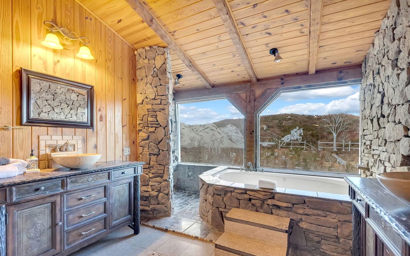 Spacious Luxury Log Cabin with Game Room & Panoramic Mountain Views near Pigeon Forge, Tennessee