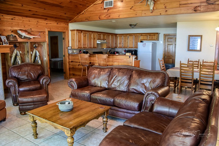 Wild Horse Lodge Reel 'Em Inn for Eight, Cottages, Baffin Bay, United
