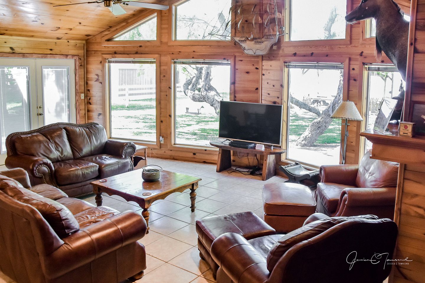 Wild Horse Lodge Reel 'Em Inn for Eight, Cottages, Baffin Bay, United