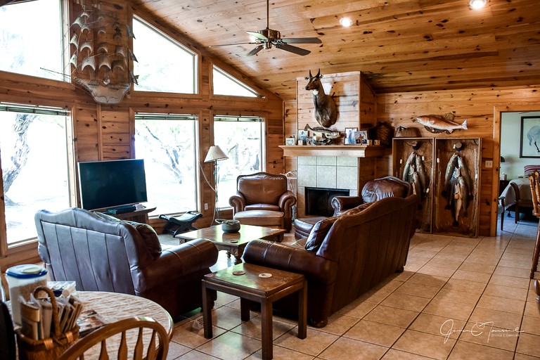 Wild Horse Lodge Reel 'Em Inn for Eight, Cottages, Baffin Bay, United