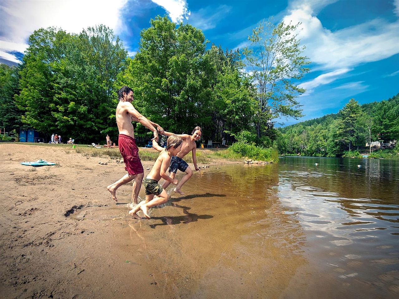 Peaceful Cabin with Hot-Tub and Fire Pit Perfect for Winter Sports in Saint Come, Quebec