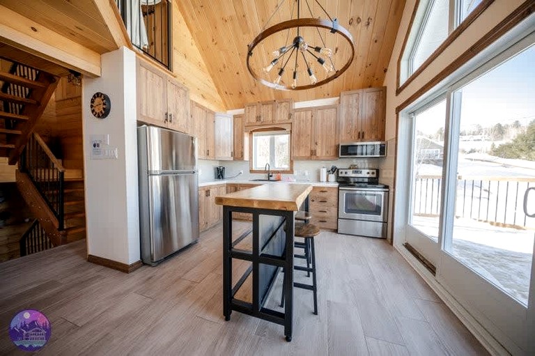 Cabins (Canada, Saint Come, Quebec)