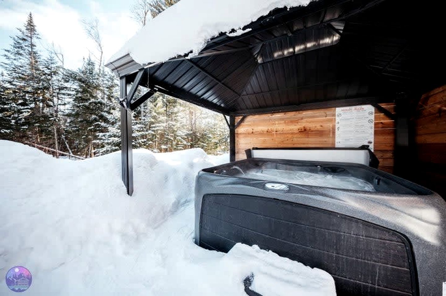 Peaceful Cabin with Hot-Tub and Fire Pit Perfect for Winter Sports in Saint Come, Quebec