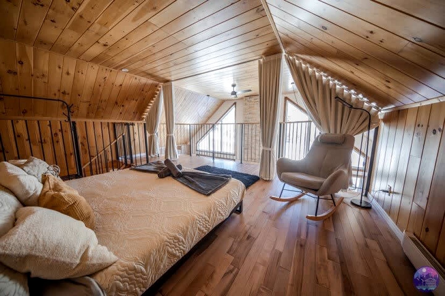 Peaceful Cabin with Hot-Tub and Fire Pit Perfect for Winter Sports in Saint Come, Quebec