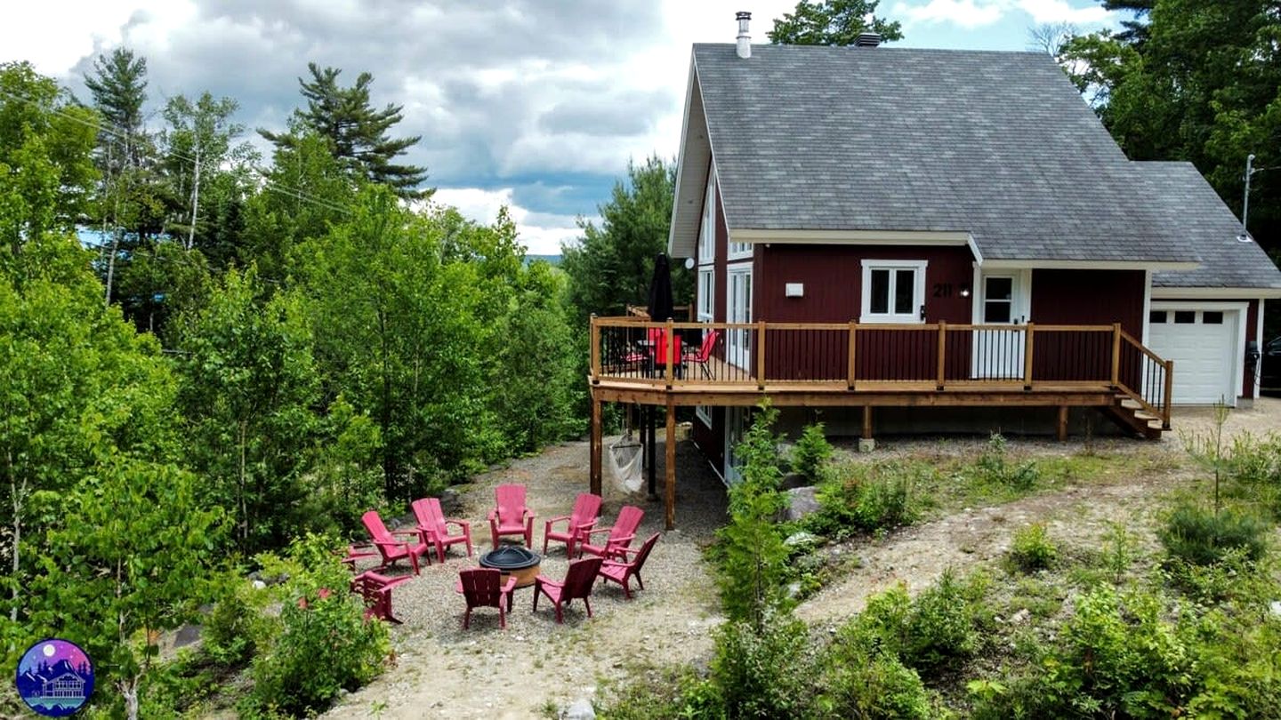 Peaceful Cabin with Hot-Tub and Fire Pit Perfect for Winter Sports in Saint Come, Quebec