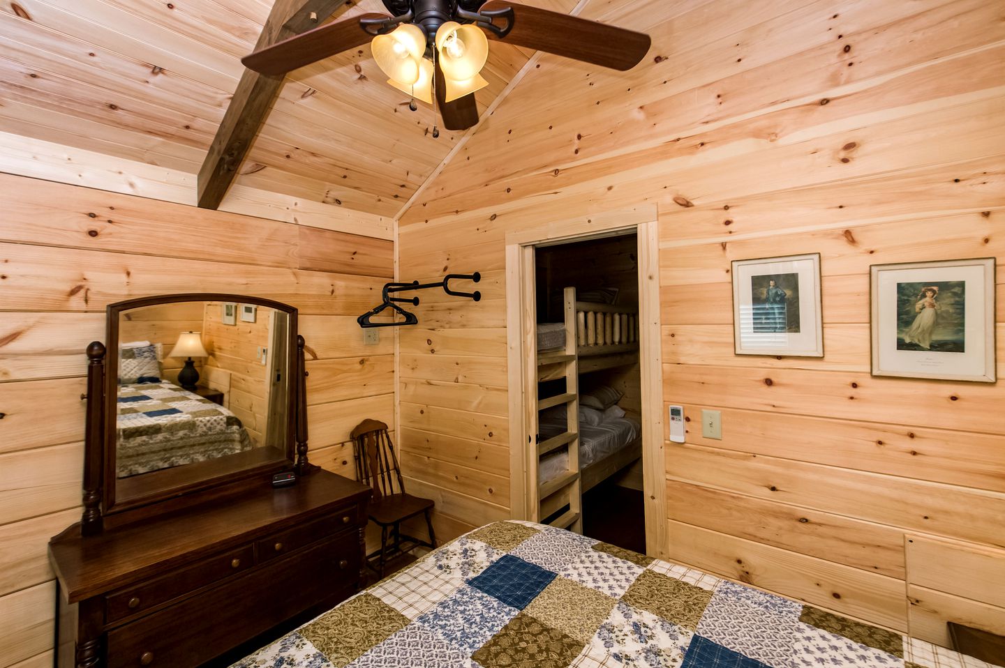 Peaceful Cabin Close to Tryon and the Foothills near Lake Lure in Mill Springs, North Carolina