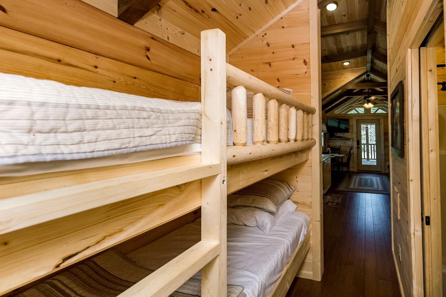 Peaceful Cabin Close to Tryon and the Foothills near Lake Lure in Mill Springs, North Carolina