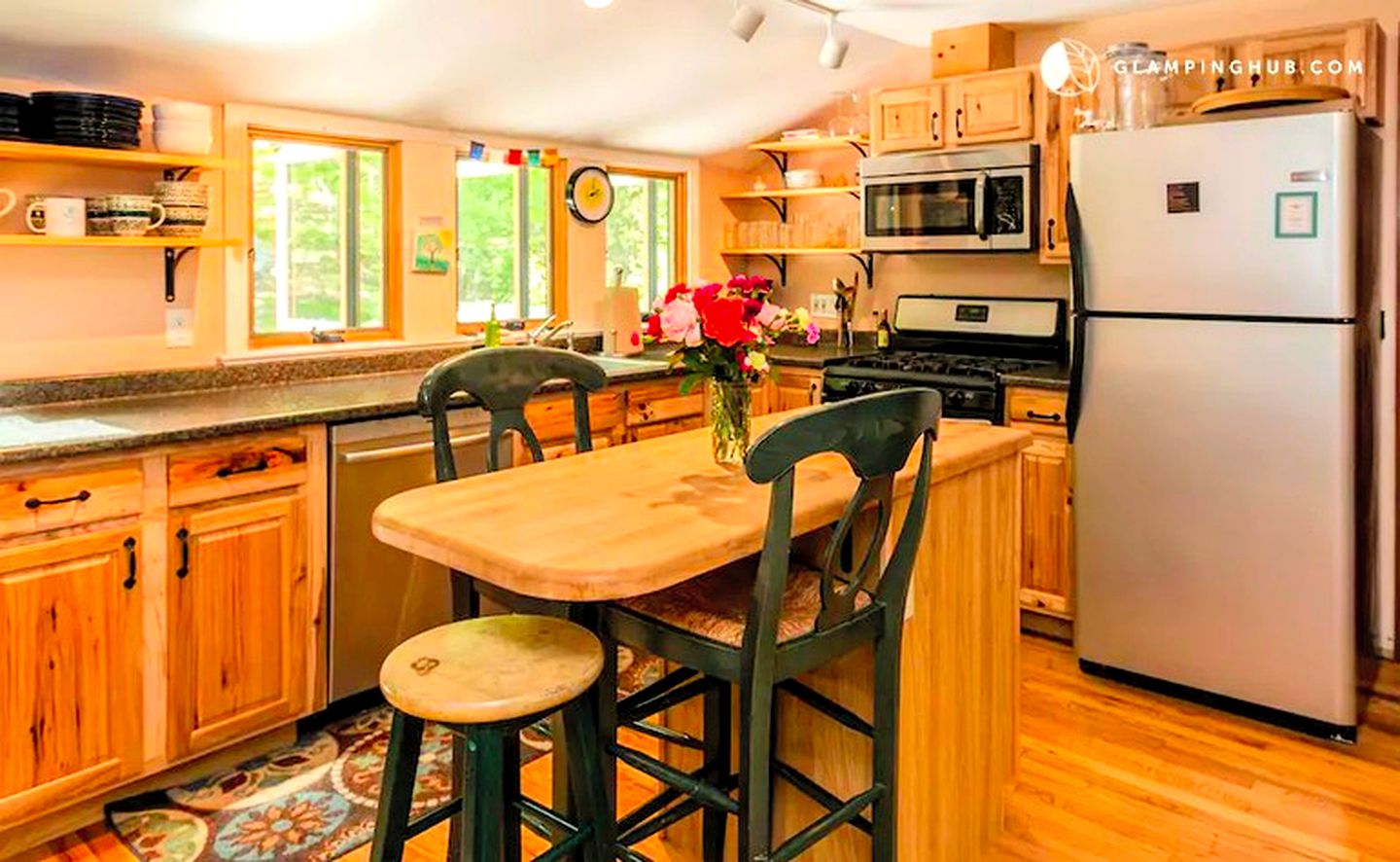 Peaceful Getaway above a Beautiful Yoga Studio near Devil's Den Nature Preserve, Connecticut