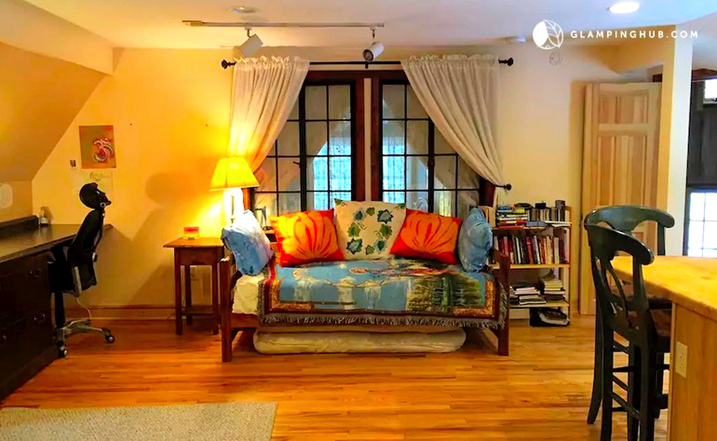 Peaceful Getaway above a Beautiful Yoga Studio near Devil's Den Nature Preserve, Connecticut