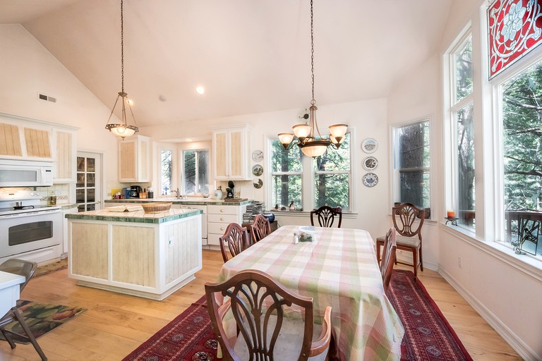 RedAwning Annandale V067 Lake Arrowhead, CA, Cabins, Lake