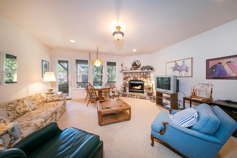 RedAwning Annandale V067 Lake Arrowhead, CA, Cabins, Lake