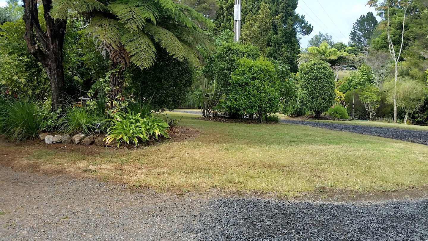 Peaceful Cottage for Two in Stunning Gardens near Cathedral Cove, North Island