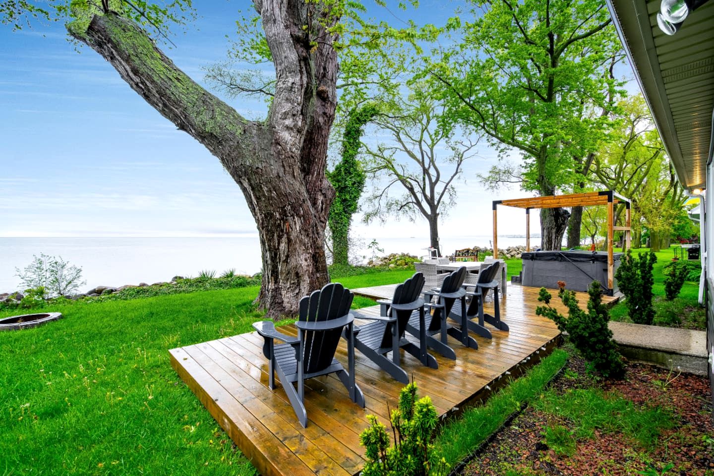 Peaceful Cottage with Hot-Tub and Breathtaking Views in Ontario