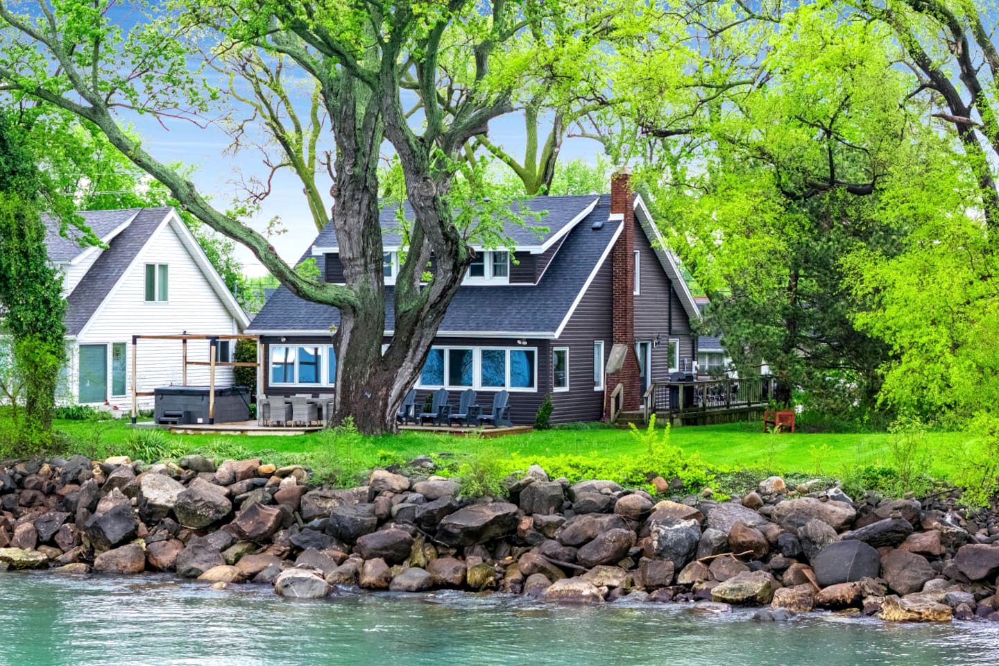 Cottages (Canada, Leamington, Ontario)