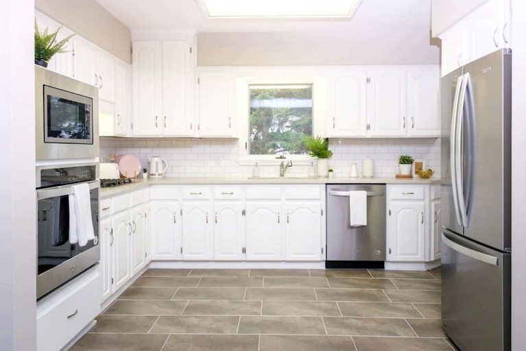 Cottages (Canada, Leamington, Ontario)