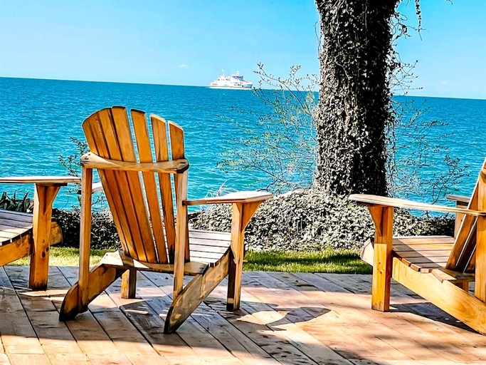 Cottages (Canada, Leamington, Ontario)