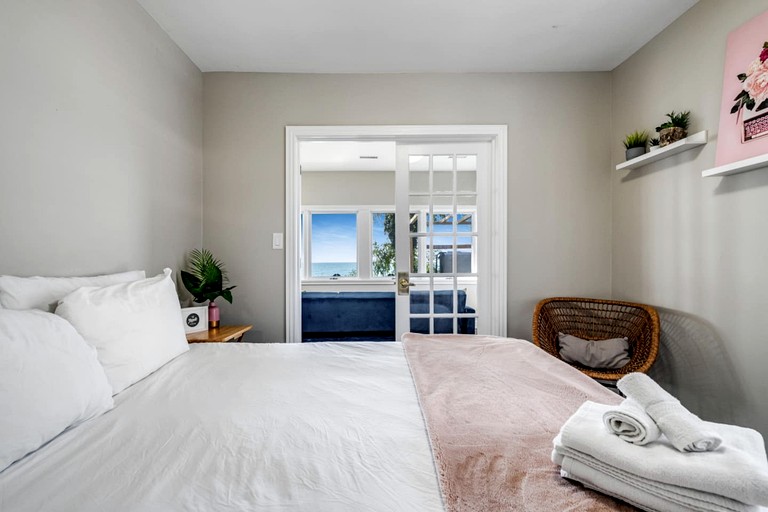 Cottages (Canada, Leamington, Ontario)