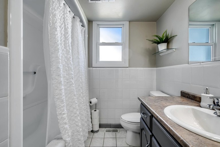 Cottages (Canada, Leamington, Ontario)