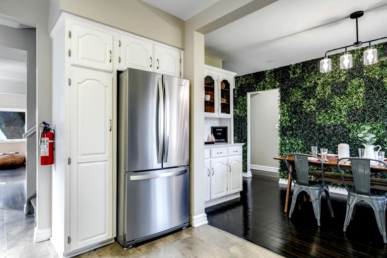 Cottages (Canada, Leamington, Ontario)