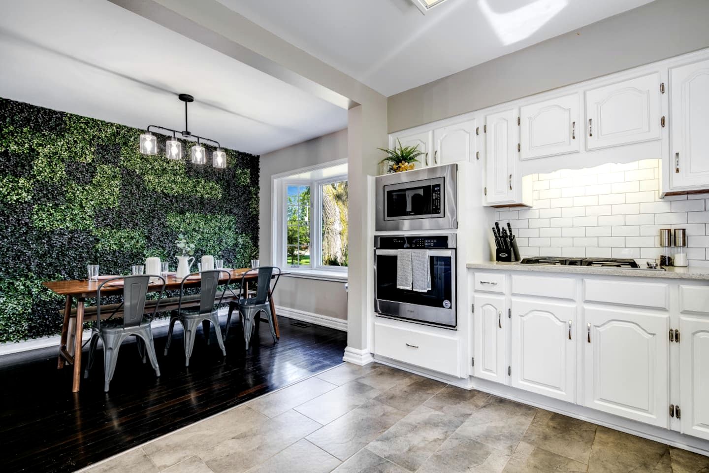 Peaceful Cottage with Hot-Tub and Breathtaking Views in Ontario