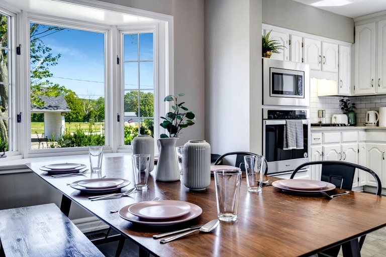 Cottages (Canada, Leamington, Ontario)