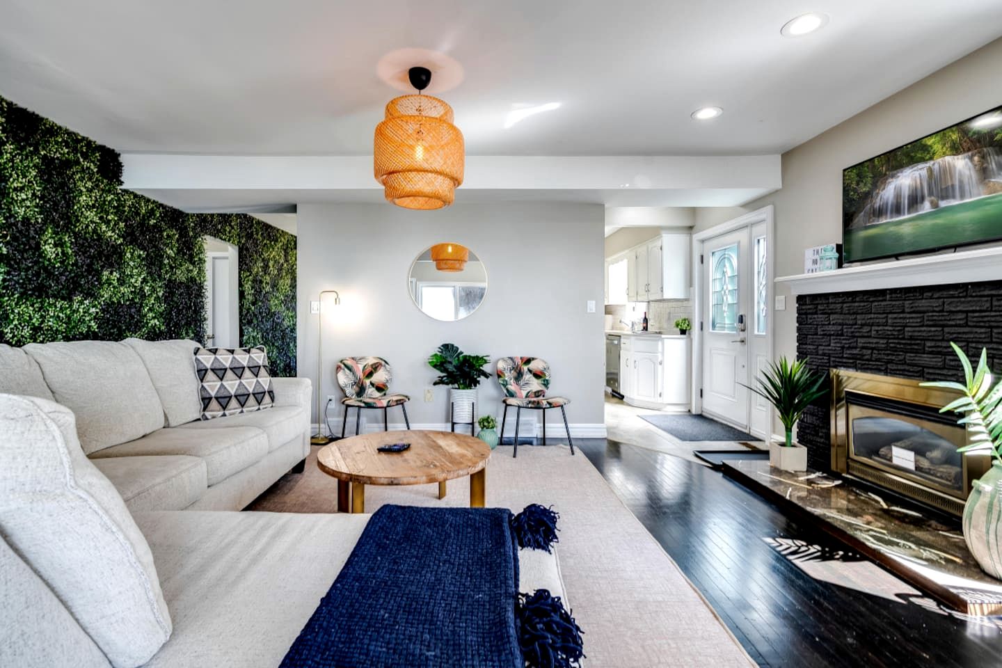 Peaceful Cottage with Hot-Tub and Breathtaking Views in Ontario