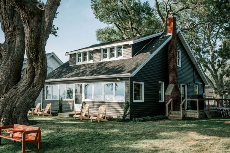 Cottages (Canada, Leamington, Ontario)