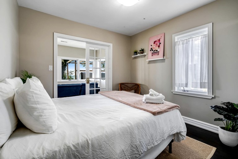 Cottages (Canada, Leamington, Ontario)