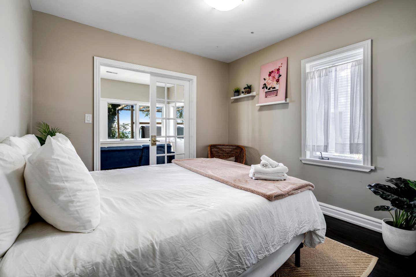 Peaceful Cottage with Hot-Tub and Breathtaking Views in Ontario