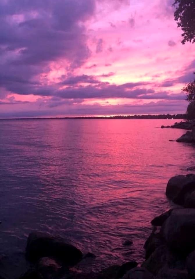 Peaceful Cottage with Hot-Tub and Breathtaking Views in Ontario