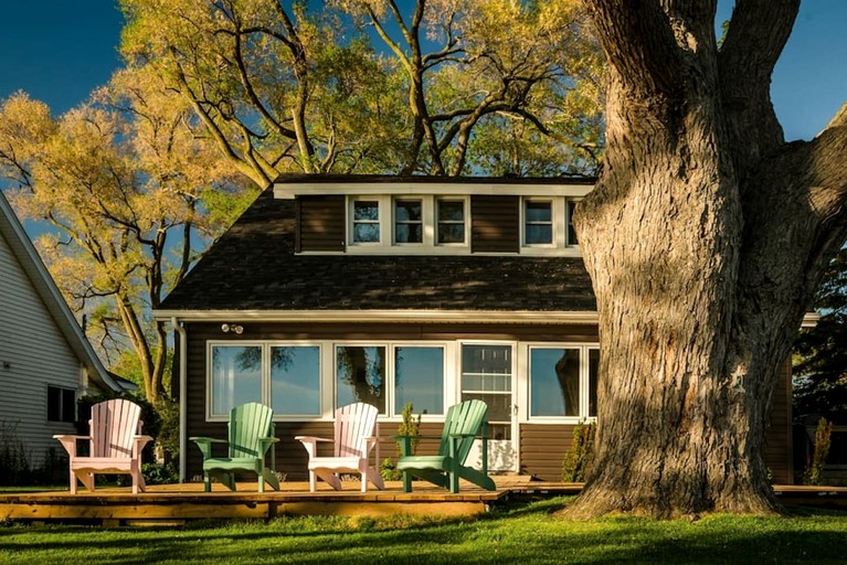 Cottages (Canada, Leamington, Ontario)