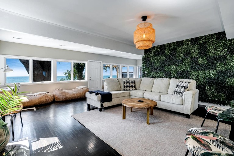 Cottages (Canada, Leamington, Ontario)