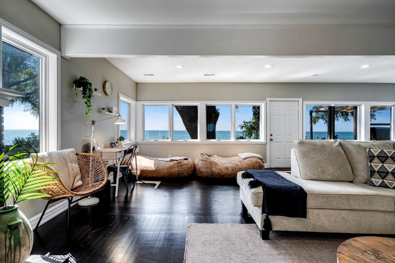 Cottages (Canada, Leamington, Ontario)